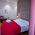 Dell'arte 3* نابولي